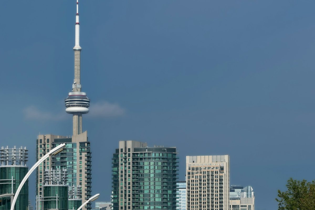 CN Tower dan skyline Toronto di Kanada