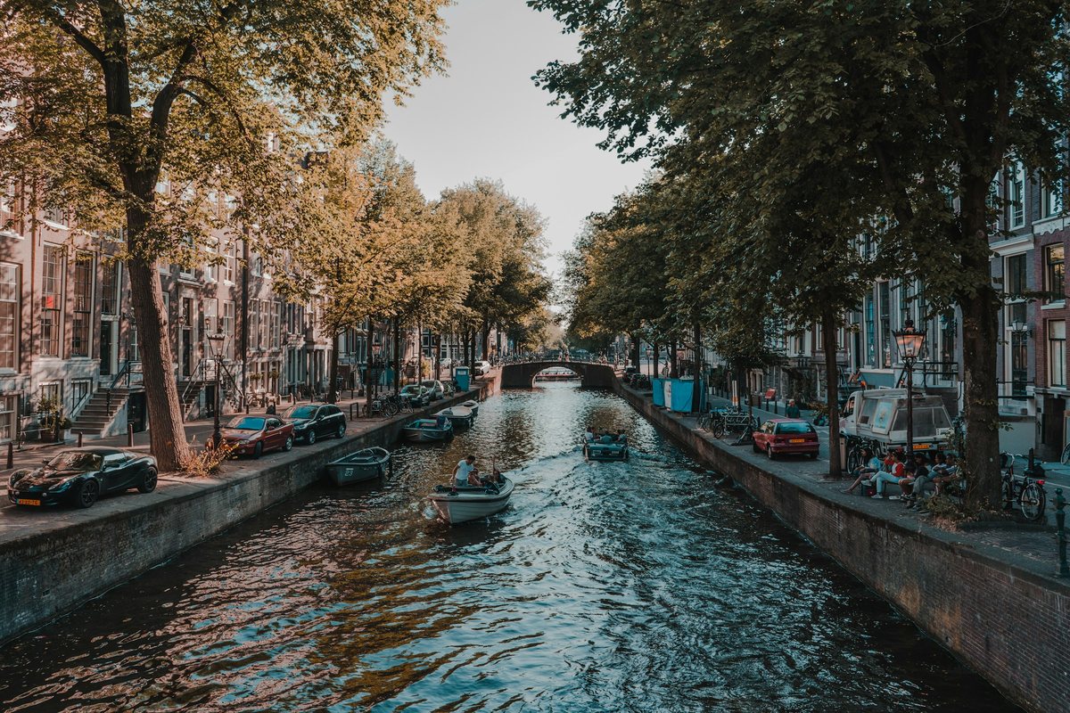 Kanal dan arsitektur Amsterdam di Belanda
